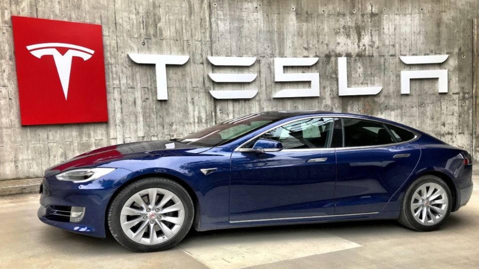 Opciones de carrera en ingeniería para trabajar en Tesla